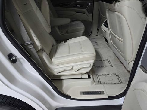 Used 2022 Cadillac Escalade Sport Platinum image 14