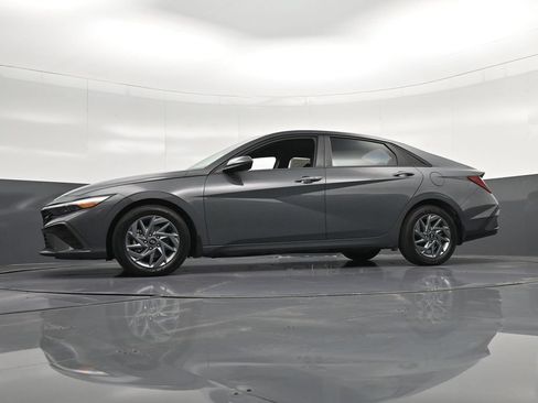 Used 2024 Hyundai Elantra SEL FWD image 33