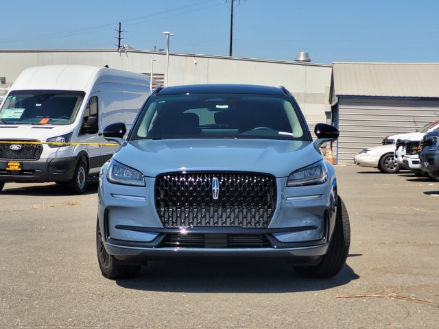 New 2025 Lincoln Corsair AWD w/ Equipment Group 101A image 3