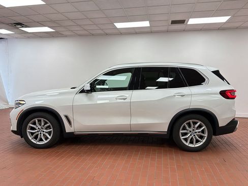Used 2021 BMW X5 xDrive40i w/ Premium Package image 2