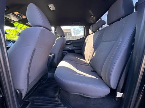 Used 2019 Toyota Tacoma TRD Sport image 13