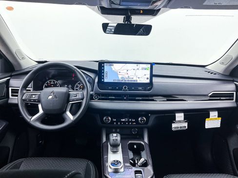 New 2025 Mitsubishi Outlander ES image 20