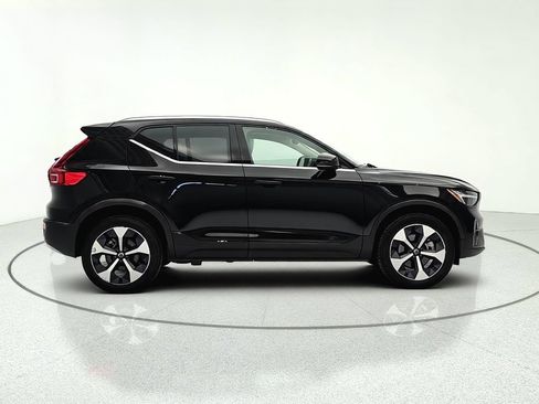 Used 2024 Volvo XC40 B5 Plus AWD/4WD image 7