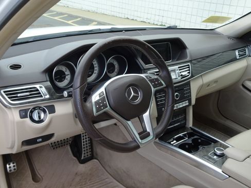 Used 2016 Mercedes-Benz E 350 4MATIC Sedan image 9