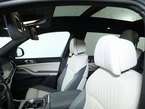Used 2025 BMW X7 M60i image 18