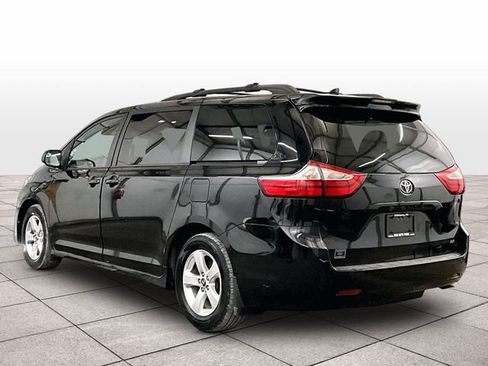 Used 2018 Toyota Sienna LE FWD image 11