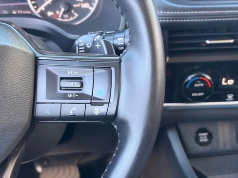 Certified 2025 Nissan Rogue SV FWD image 24
