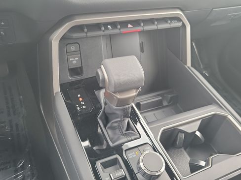 New 2026 Toyota Tundra Limited AWD/4WD image 28
