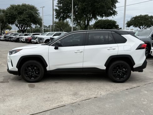 Used 2022 Toyota RAV4 LE FWD image 8