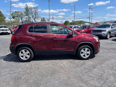 Used 2016 Chevrolet Trax LT w/ LT Convenience Package AWD/4WD image 8