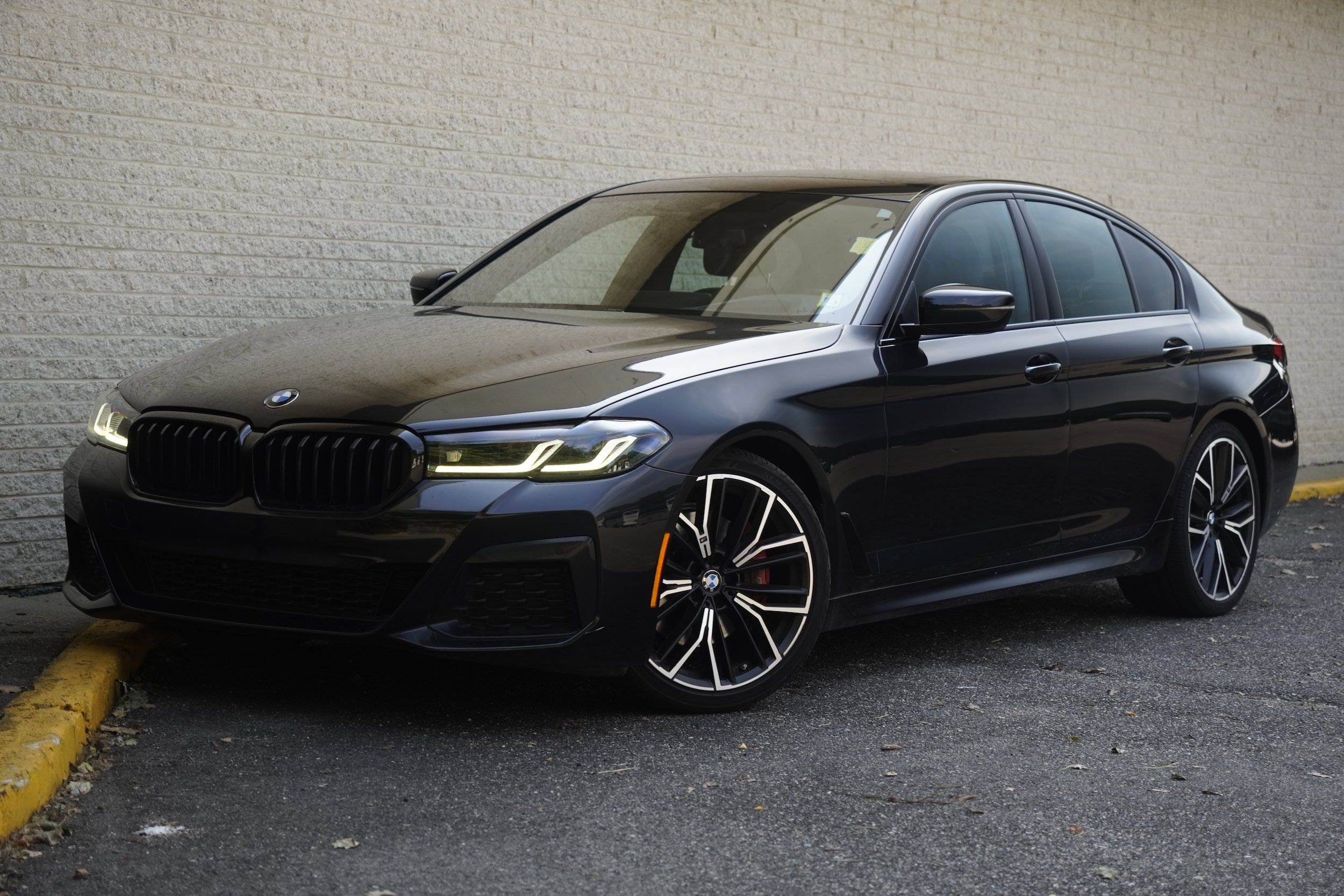 Used 2022 BMW 530i w/ M Sport Package RWD image 2