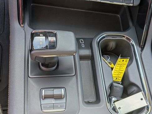 Used 2025 GMC Sierra 1500 AT4 w/ AT4 Premium Package image 24