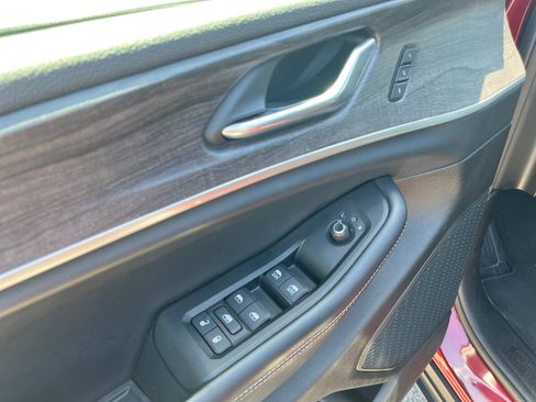Certified 2024 Jeep Grand Cherokee Limited AWD/4WD image 16