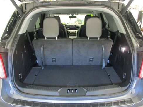 Used 2023 Ford Explorer XLT w/ Equipment Group 202A AWD/4WD image 15