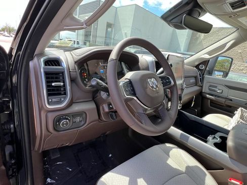New 2026 RAM 2500 Laramie AWD/4WD image 19