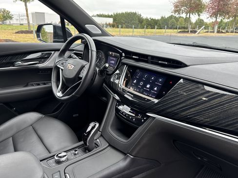 Used 2025 Cadillac XT6 Premium Luxury w/ Technology Package image 31