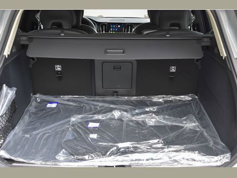 Certified 2025 Volvo XC60 B5 Ultra w/ Protection Package Premier image 23