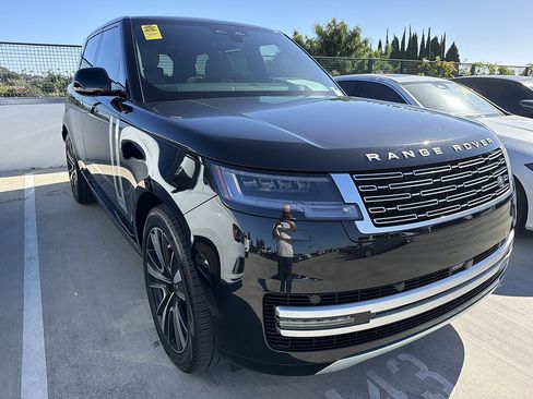 Used 2025 Land Rover Range Rover Autobiography AWD/4WD image 3
