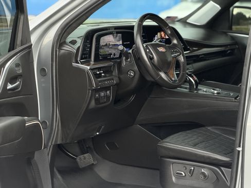 Used 2023 Cadillac Escalade Sport Platinum w/ LPO, ONYX Package AWD/4WD image 30