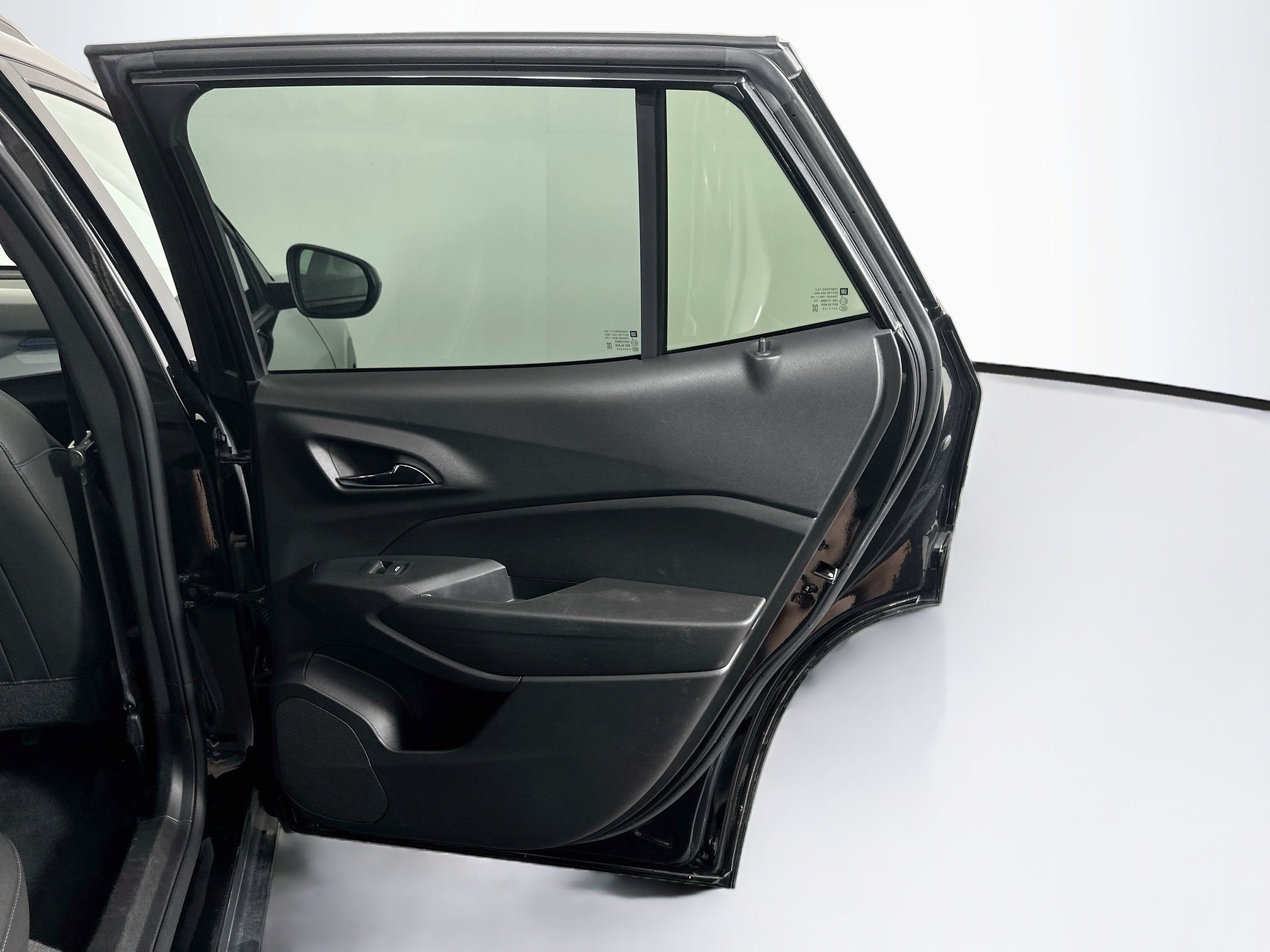 Used 2025 Chevrolet Trax LT FWD image 27