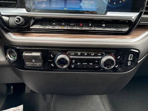 Used 2025 Chevrolet Silverado 1500 LT AWD/4WD image 16