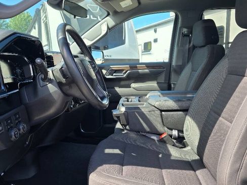 Used 2023 Chevrolet Silverado 1500 LT AWD/4WD image 10