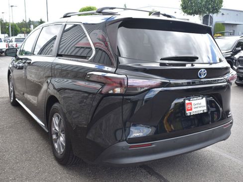 Certified 2023 Toyota Sienna XLE AWD/4WD image 7