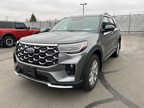 Used 2025 Ford Explorer Platinum image 3