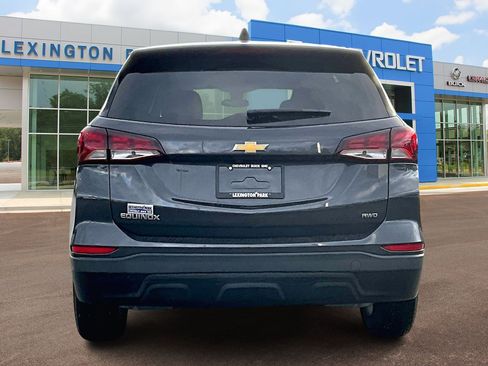 Used 2022 Chevrolet Equinox LS w/ LS Convenience Package image 4