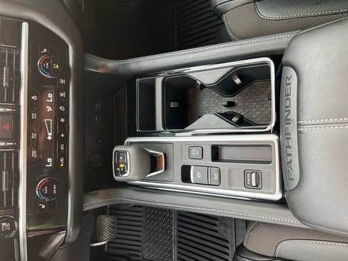 Certified 2025 Nissan Pathfinder SL FWD image 27