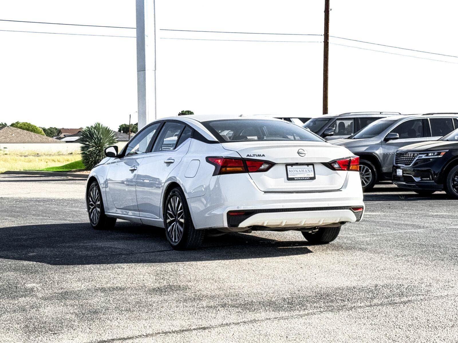 Used 2025 Nissan Altima 2.5 SV FWD image 12