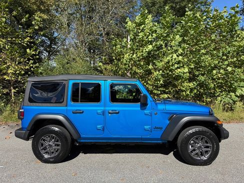 Used 2025 Jeep Wrangler Unlimited Sport image 5