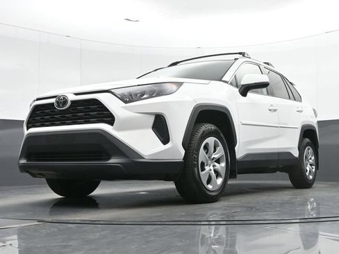 Used 2021 Toyota RAV4 LE w/ Carpet Mat Package (TMS) AWD/4WD image 31