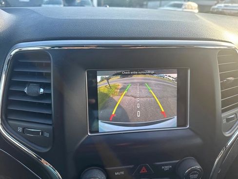 Used 2018 Jeep Grand Cherokee Limited RWD image 28