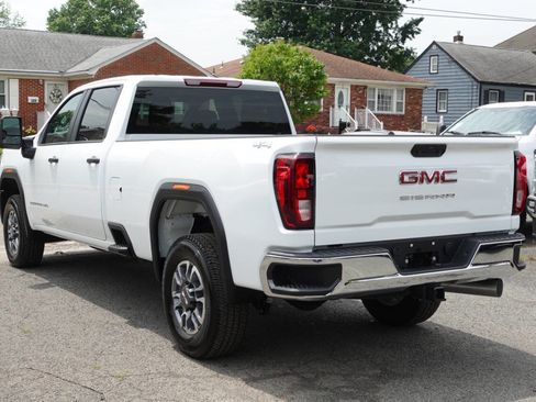 Used 2024 GMC Sierra 2500 Pro w/ Convenience Package image 2