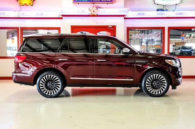Used 2018 Lincoln Navigator Black Label w/ Cargo Package AWD/4WD image 10