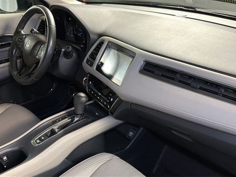 Used 2019 Honda HR-V Touring image 10