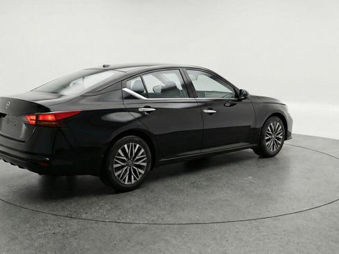 Used 2025 Nissan Altima 2.5 SV FWD image 9