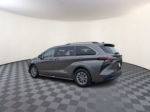 Certified 2023 Toyota Sienna XLE FWD image 6