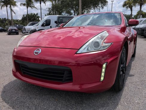 Used 2017 Nissan 370Z Coupe RWD image 9