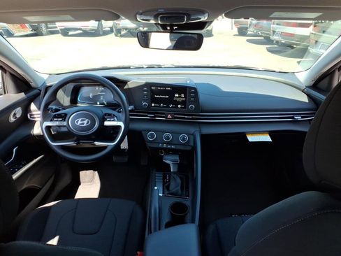 New 2026 Hyundai Elantra SE FWD image 8