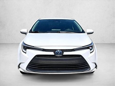 Used 2024 Toyota Corolla LE FWD image 3