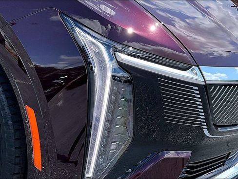 Certified 2025 Cadillac Escalade IQ Luxury 2 AWD/4WD image 32