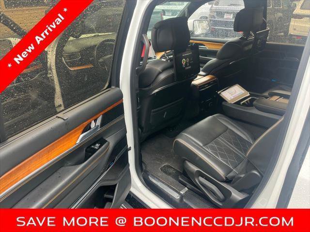 Used 2022 Jeep Grand Wagoneer Series III w/ Rear Seat Video Group 1 AWD/4WD image 12