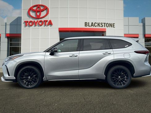 Certified 2025 Toyota Highlander XSE AWD/4WD image 6