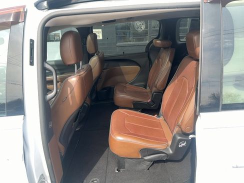 Used 2017 Chrysler Pacifica Limited w/ Tire & Wheel Group image 14