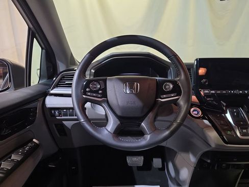Certified 2024 Honda Odyssey Touring image 11