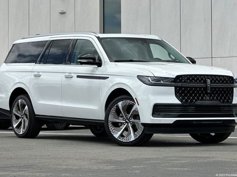 New 2026 Lincoln Navigator L Black Label AWD/4WD image 1
