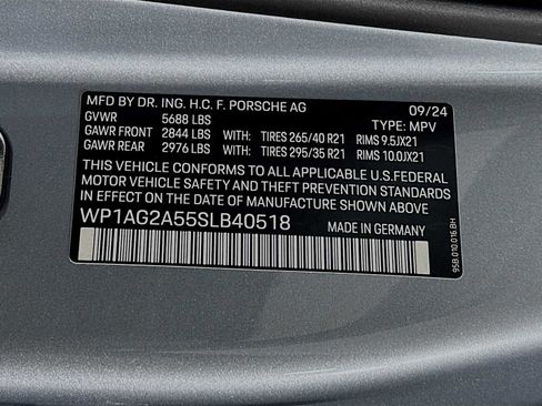 Certified 2025 Porsche Macan S image 34