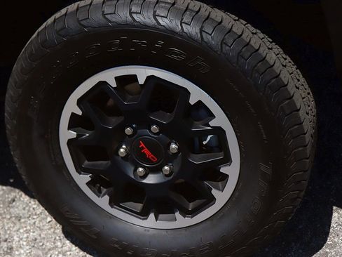 Used 2025 Toyota Tacoma TRD Off-Road AWD/4WD image 10
